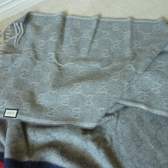 Gucci Nikky 'GG' Logo Pattern Wool Scarf (Gray) - Picture 8 of 9